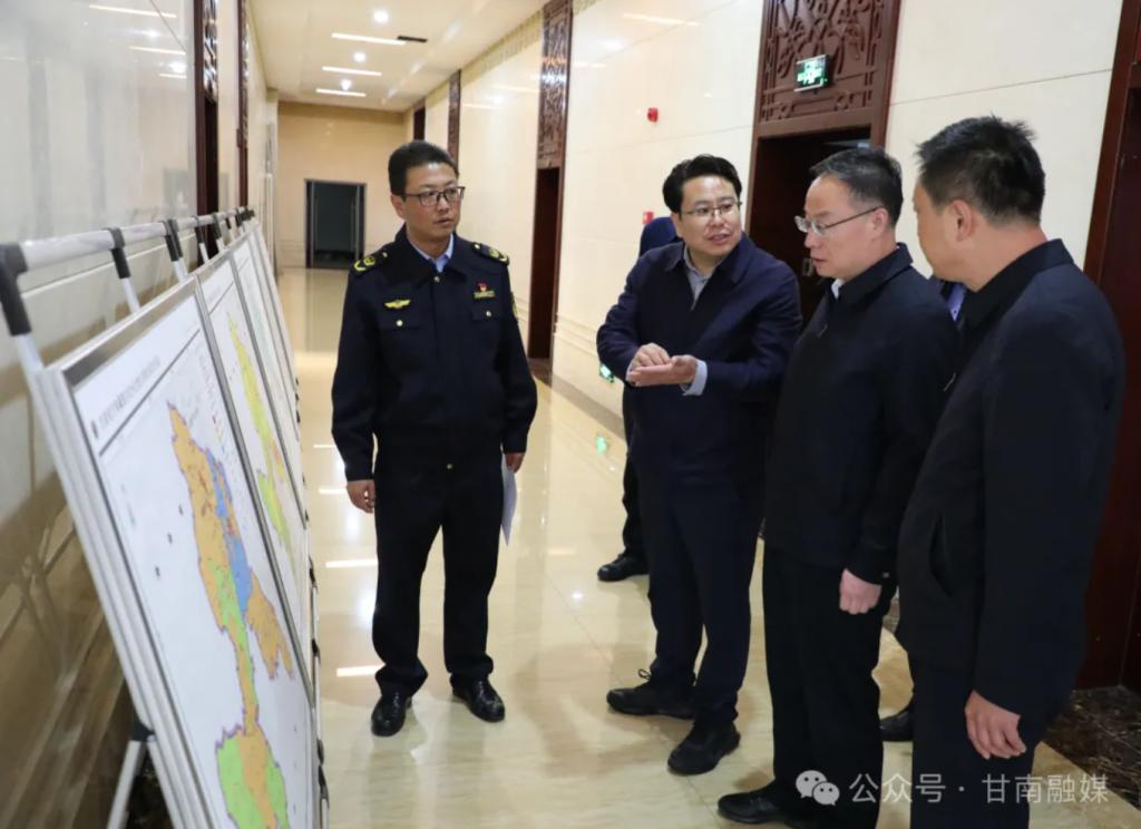 张泽武在州应急指挥中心州消防支队调研