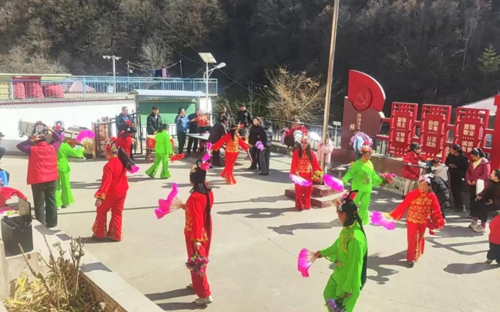 舟曲：多彩活动“闹”新春