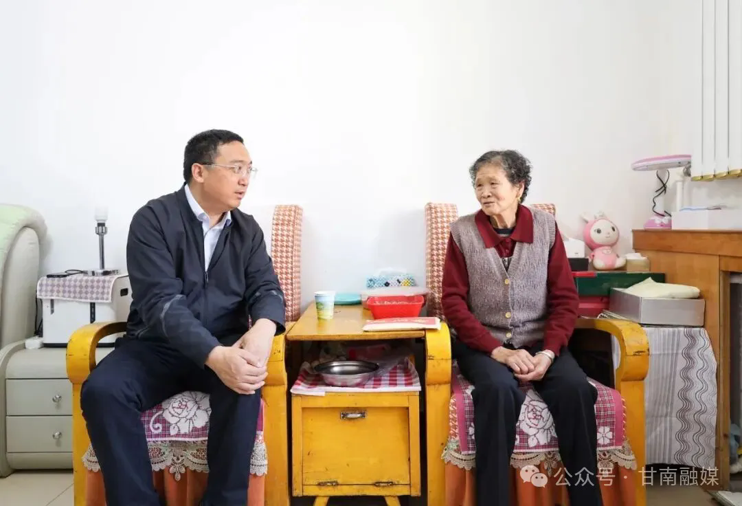 杨振林“七一”前夕在卓尼县走访慰问老党员和烈士家属