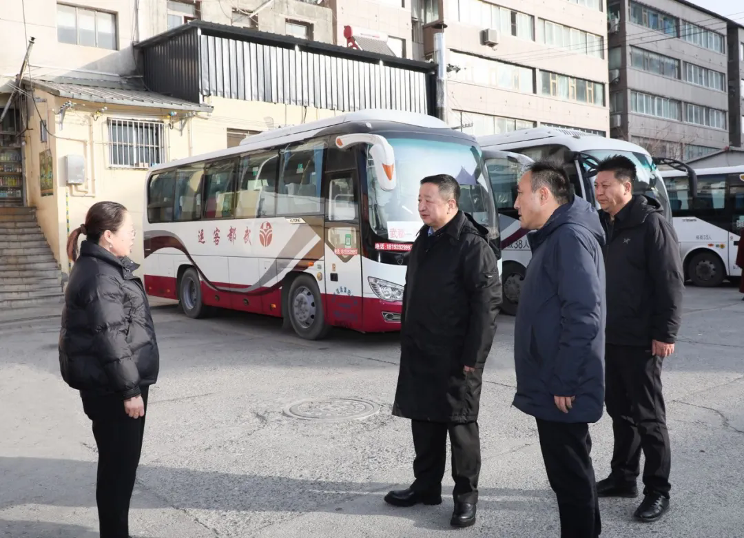 杨武在迭部开展调研并走访慰问时强调 心系群众冷暖安危 守牢民生保障底线 确保人民群众平安祥和过节