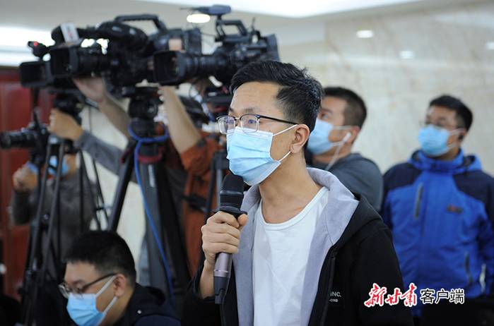 http://pic.gansudaily.com.cn/003/013/696/00301369696_f2d8a8f2.jpg